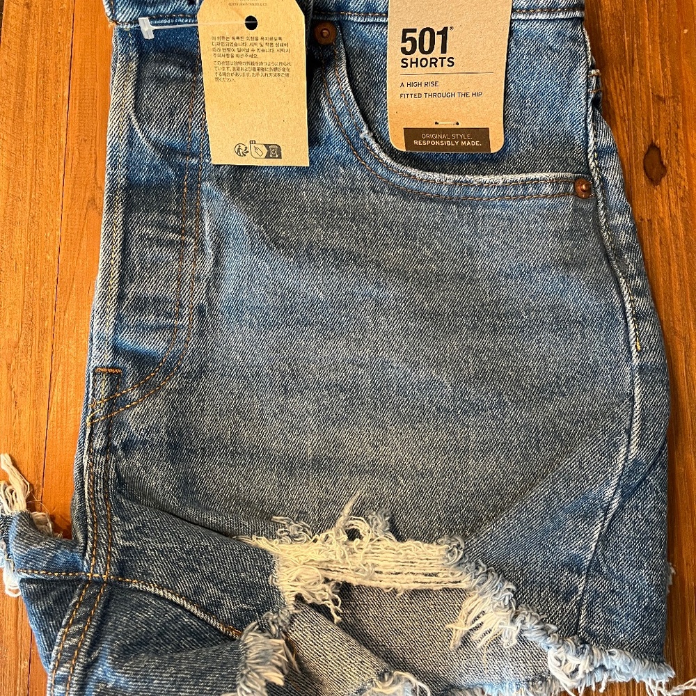 Levi 501 shorts size 29 - Brand New!